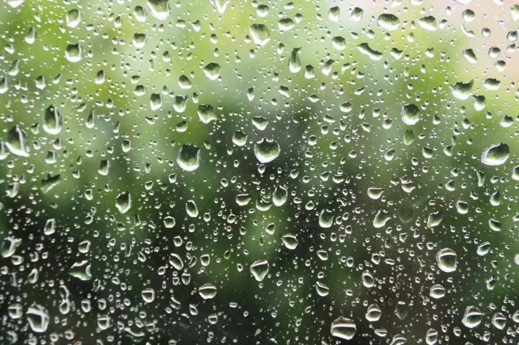 Camdaki Yağmur Lekesi Nasıl Çıkar ?